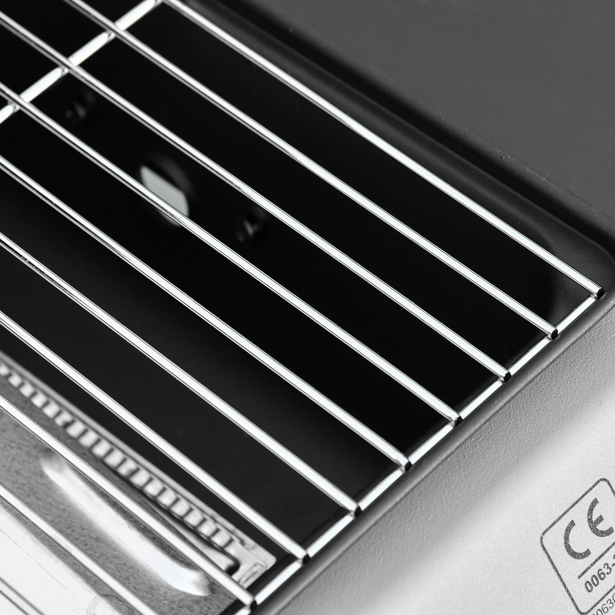 Kozy 2 Burner Gas BBQ Trolley with Lid, 5.6 kW Gas Barbecue Grill with Wheels, Side Shelves, Black