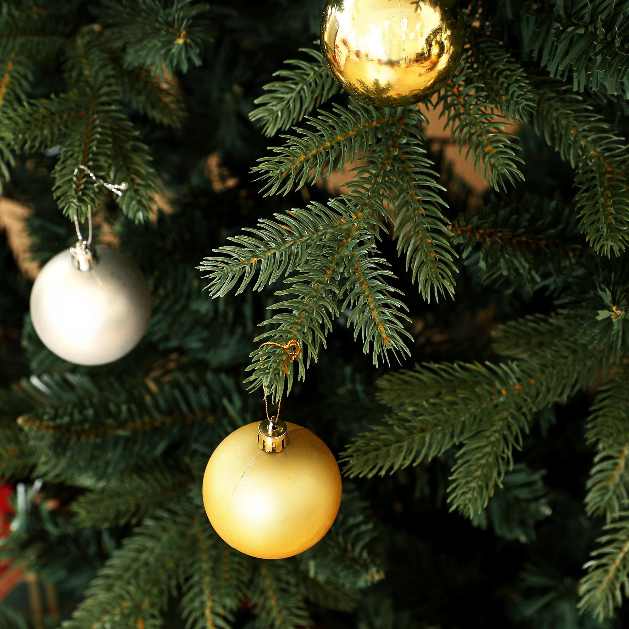 Kozy - 7ft Artificial Spruce Christmas Tree - Green