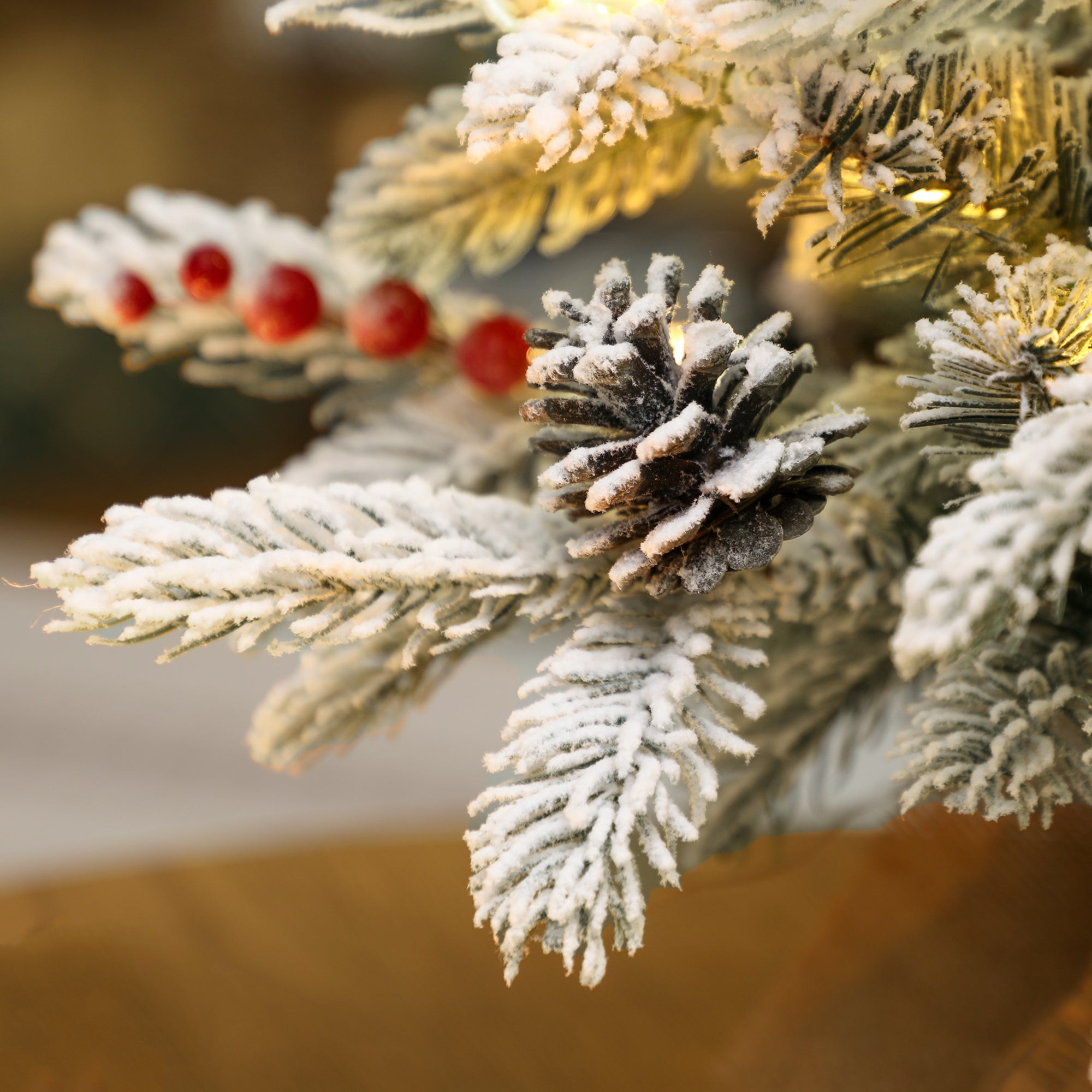 Kozy 60 cm Prelit Small Christmas Tree with 35 LED Lights, Snow Flocked Tabletop Mini Xmas Tree with Pine Cones, Berry Clusters and Linen Cover Base, Battery Operated, Green