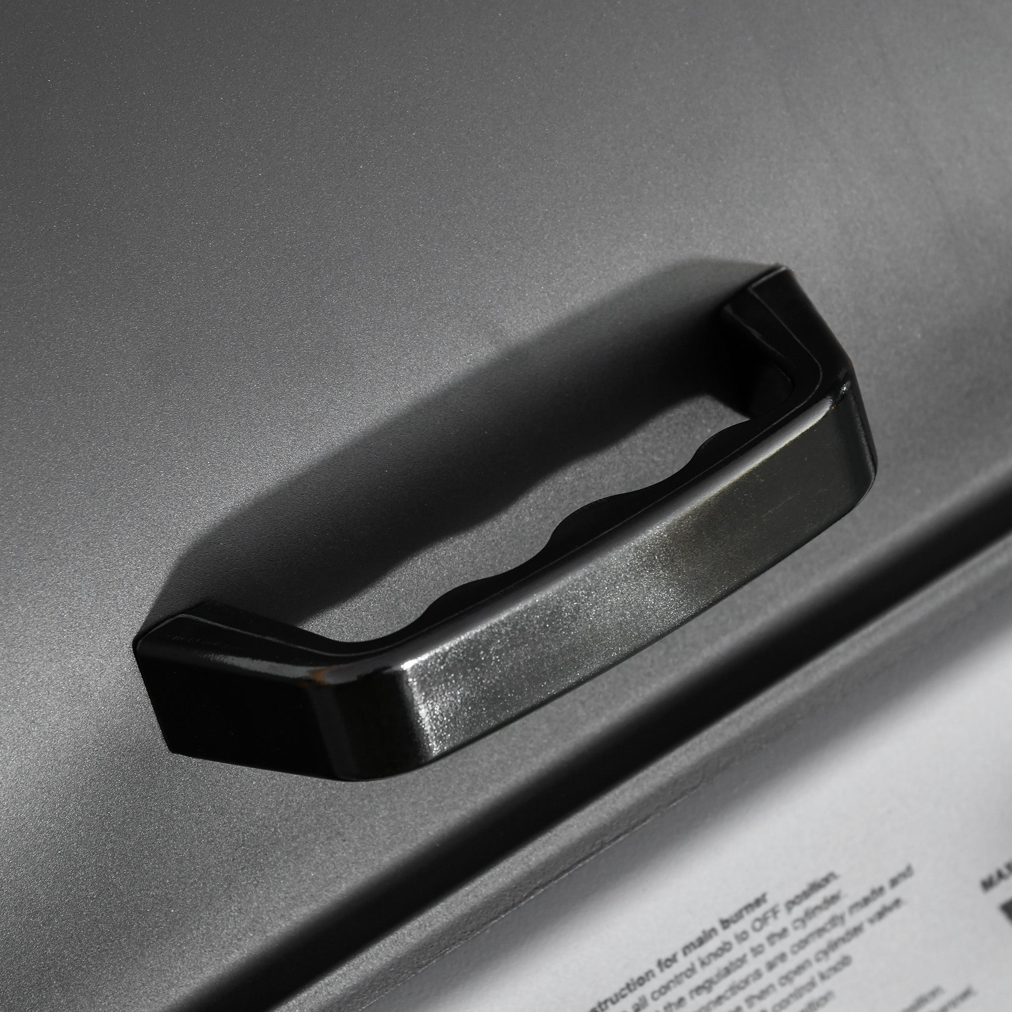 Kozy 2 Burner Gas BBQ Trolley with Lid, 5.6 kW Gas Barbecue Grill with Wheels, Side Shelves, Black