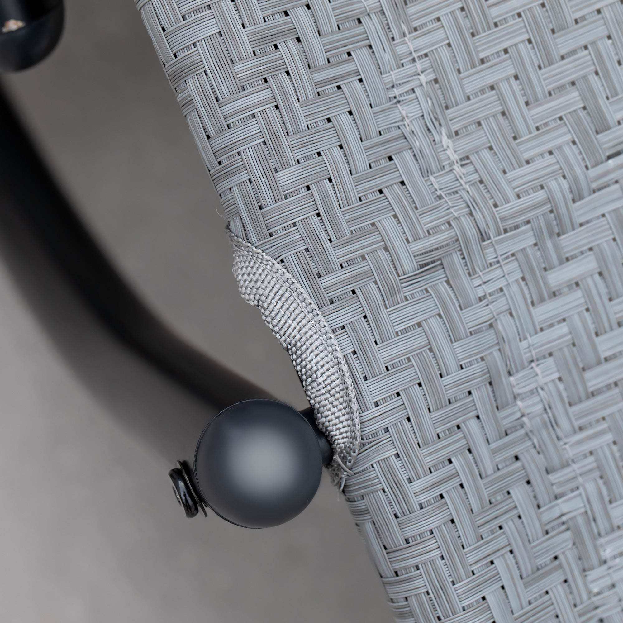 Kozy Zero Gravity Rocking Lounge Chair Rattan Effect Patio Rocking Chair w/ Removable Pillow Recliner Seat Breathable Texteline - Grey