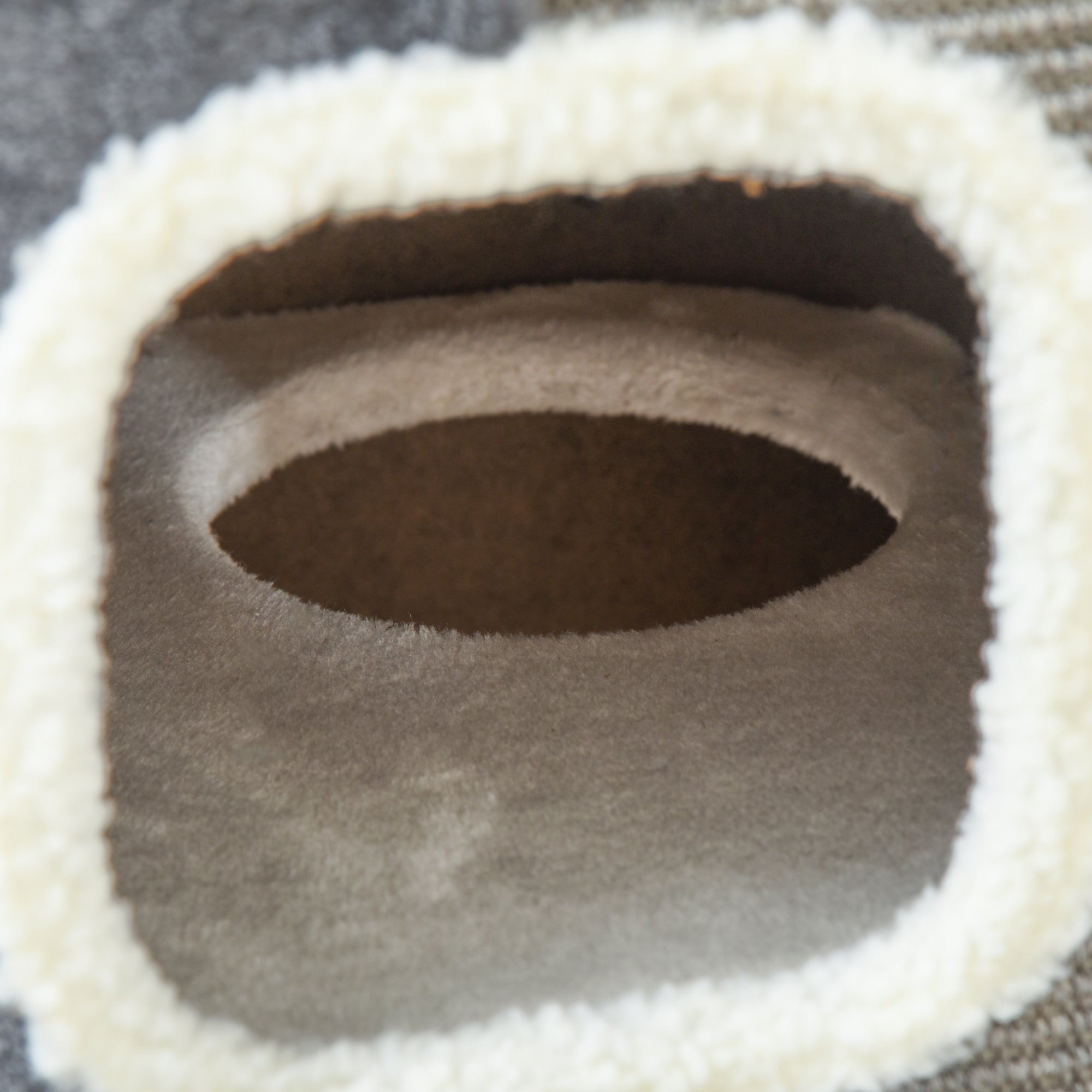 PawHut Sisal Cat Barrel with Soft Plush & Lamb Fleece Grey | Aosom UK