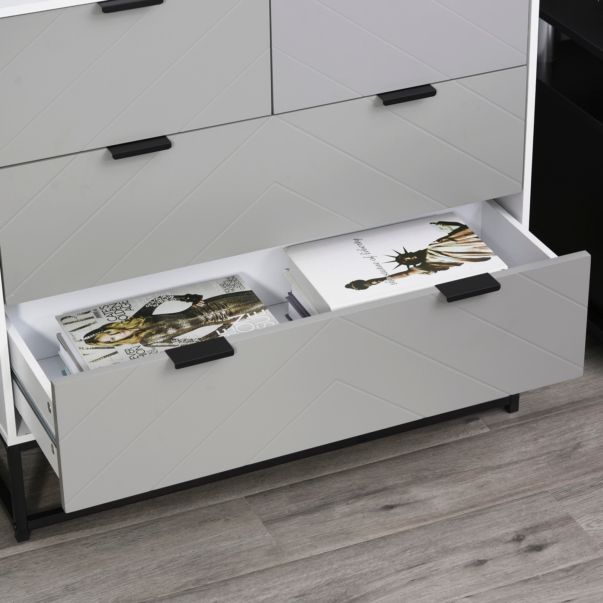 Kozy Chest of Drawers with Metal Handles Freestanding Dresser for Bedroom, Living Room