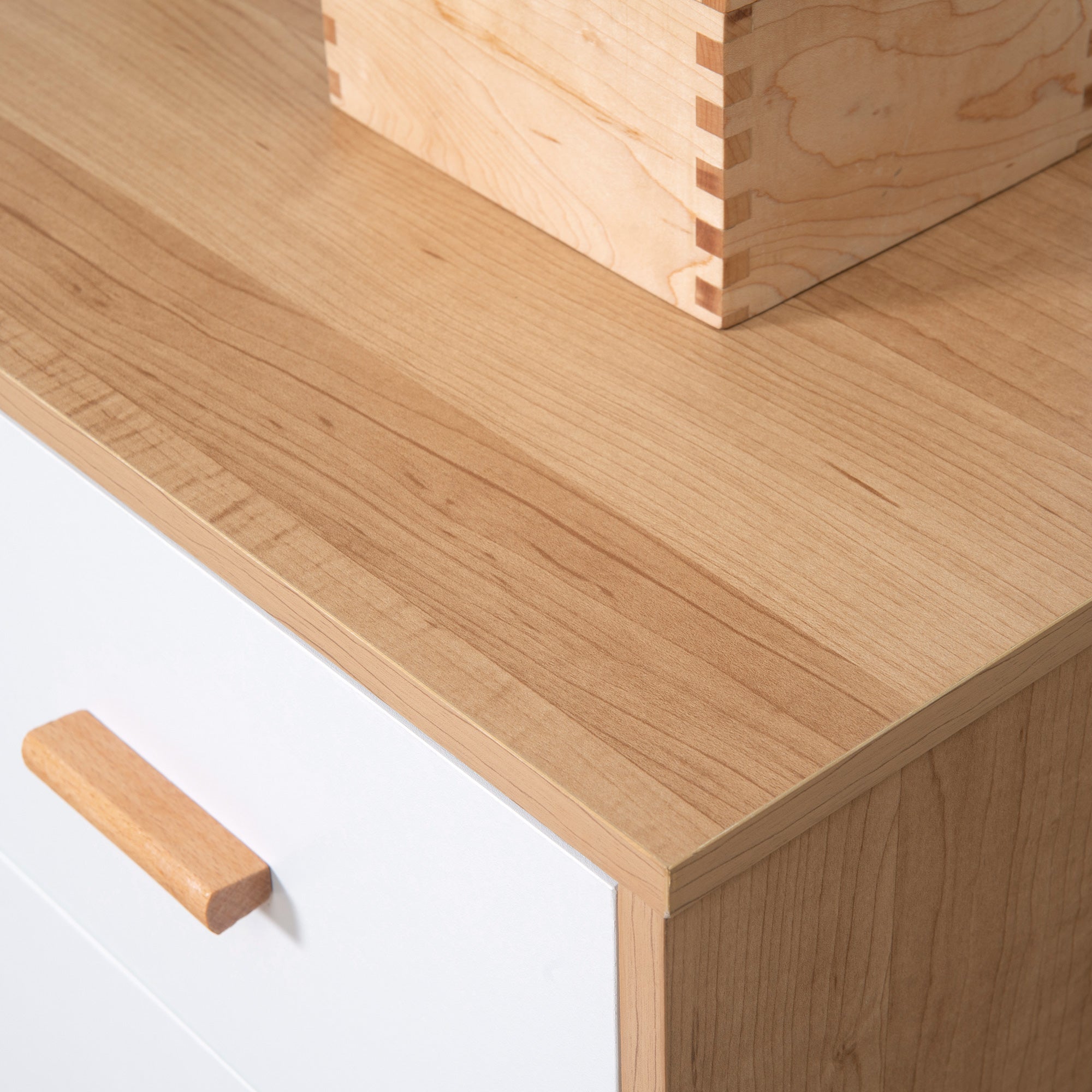 Kozy Chest of Drawers with 3 Drawers, Bedroom Cabinet, Storage Organizer for Living Room, White and Natural