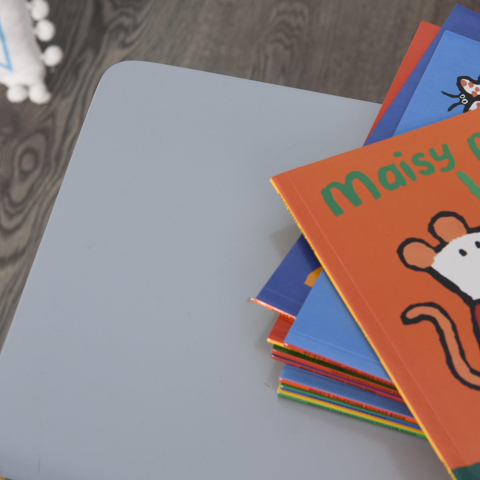 Kozy Kids Table and Chair Set 3 Pieces Toddler Preschoolers Desk with 2 Chairs for Indoor Study Rest Snack Time Grey