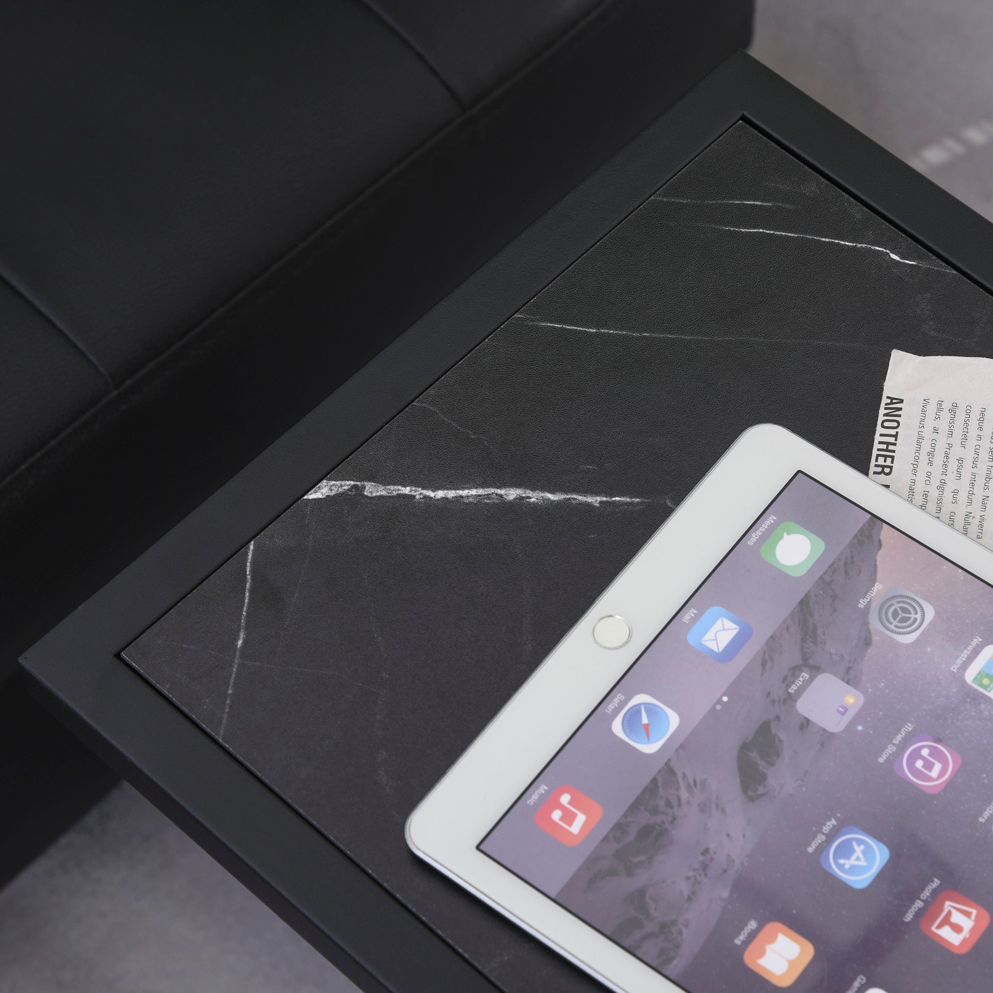 Kozy C Shape Bedside Table w/Metal Frame Marble-Effect Top Sofa Narrow Snack End Table for Living Room, Black