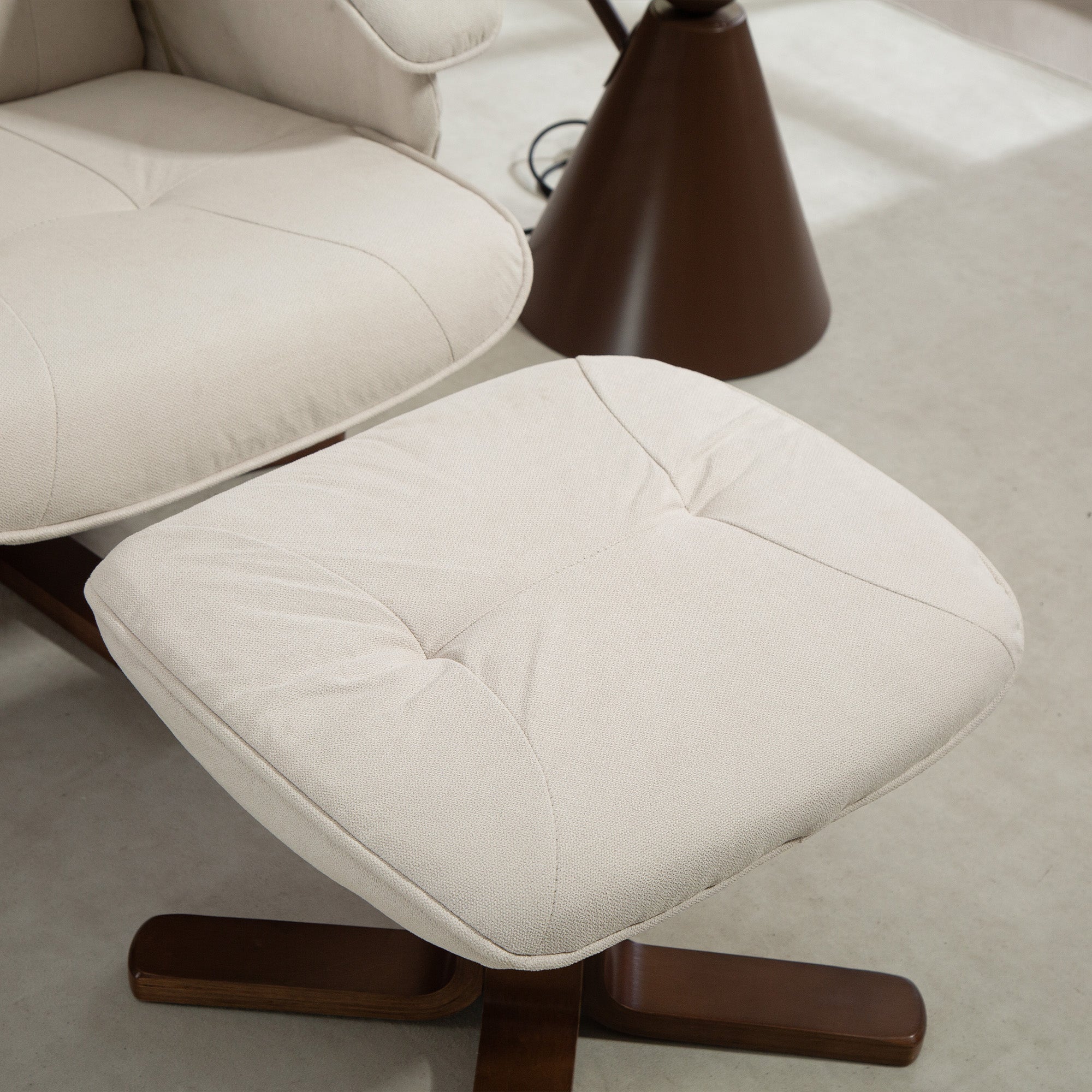 Kozy - Linen Swivel Recliner Chair with Footstool, Upholstered Reclining Armchair with Wooden Base for Living Room, Beige