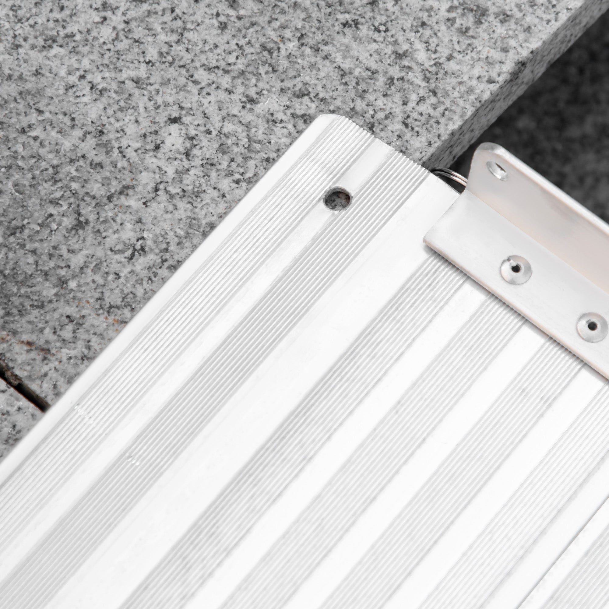 HOMCOM Folding Wheelchair Ramp, Textured Aluminum, 183x72 cm, Portable Threshold Ramp for Scooter & Steps, Silver. | Aosom UK