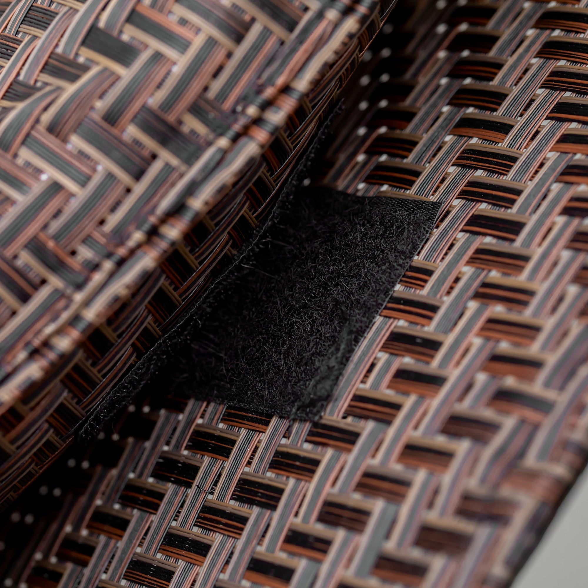 Kozy Zero Gravity Rocking Lounge Chair Rattan Effect Patio Rocking Chair w/ Removable Pillow Recliner Seat Breathable Texteline - Grey