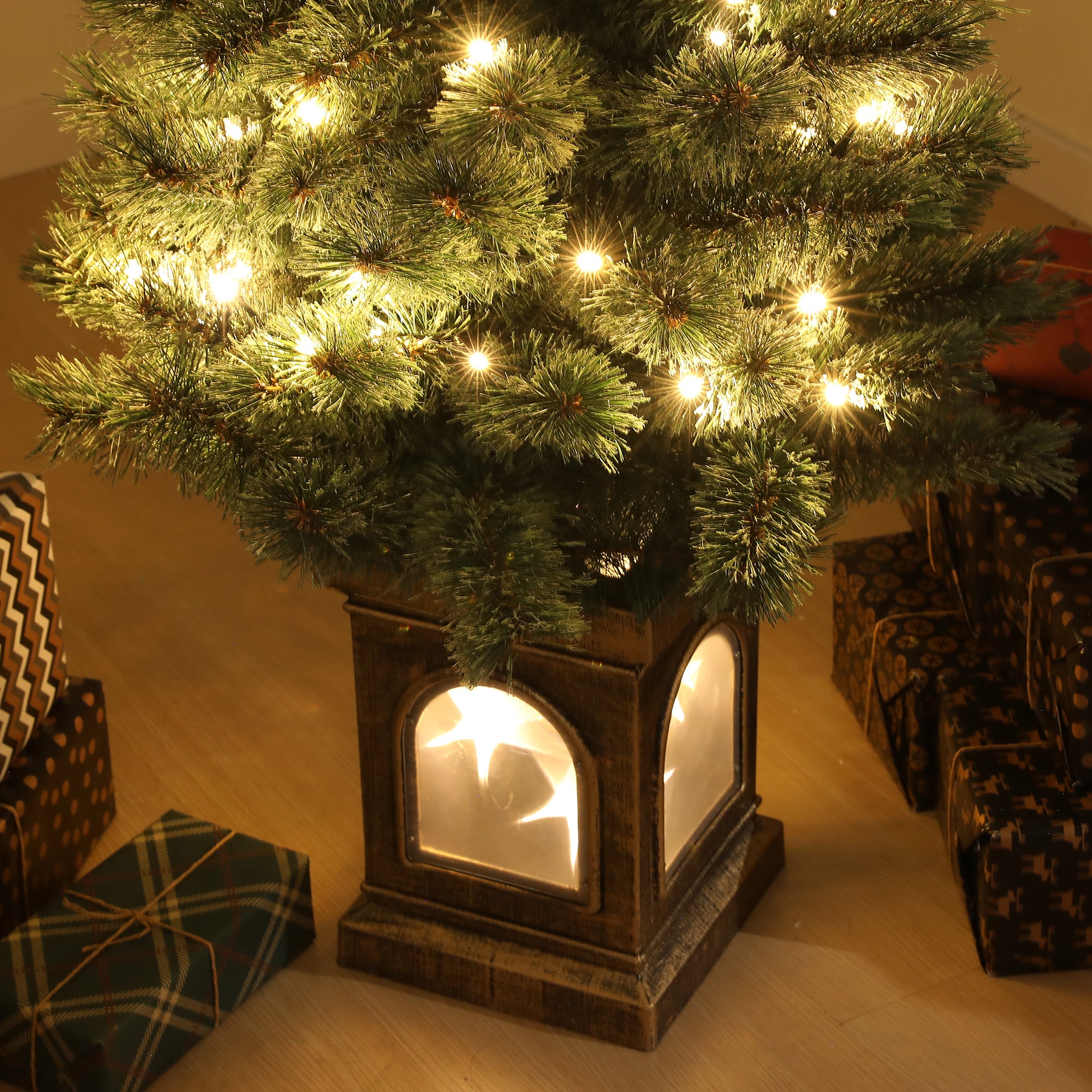 Kozy - 4ft Artificial Christmas Tree with 80 Warm White LED Lights, 8 Modes and Remote, Realistic Xmas Tree with Square Stand for Party Decoration, Green