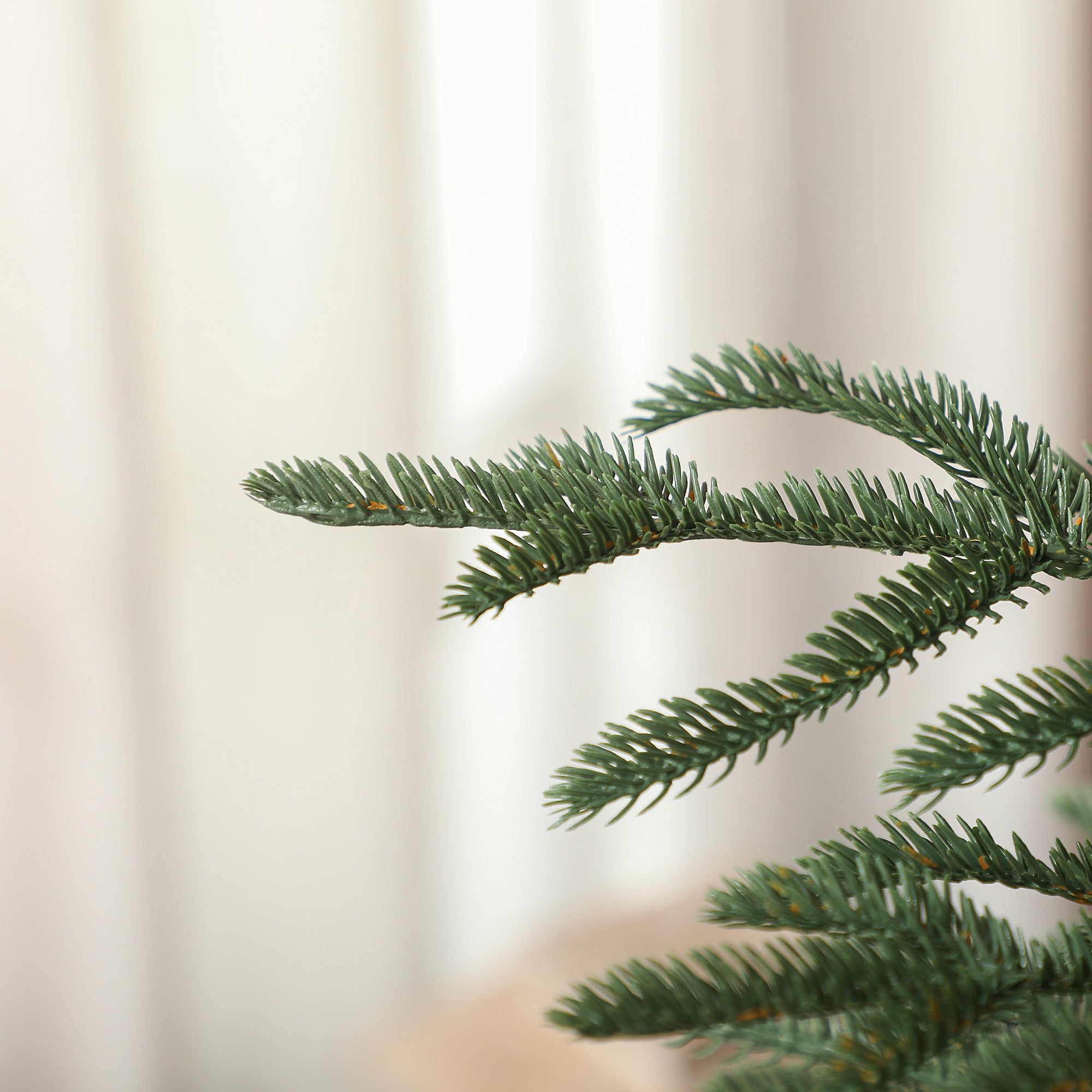 Kozy - 6 ft Full Spruce Christmas Tree with Realistic Dense Tips, Easy Assembly - Green